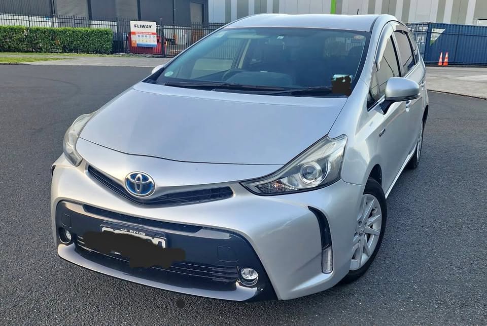 AT Auckland Toyota Prius Alpha 2015  5 SEATER 326000kms