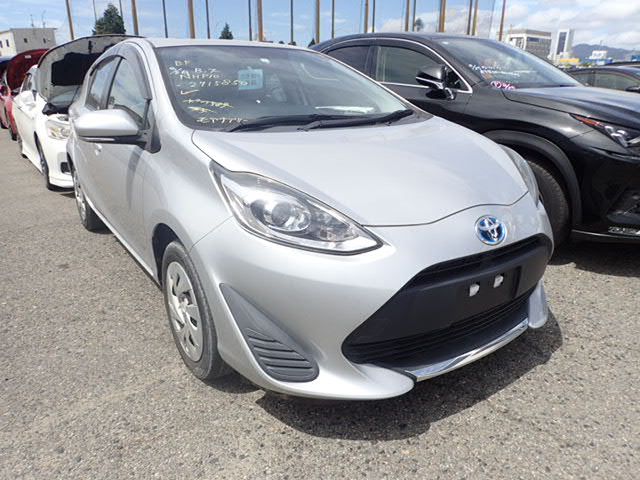 AT AUCKLAND PORT 2021 Toyota Aqua done 79k – KEYSTART 4 GRADE NO FLAGG